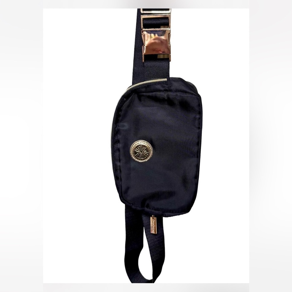 Lilly Pulitzer Jeanie Belt Bag Black Gold Purse Adjustable Strap Crossbody